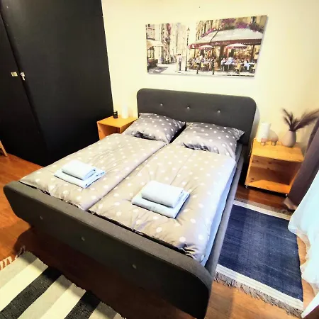 Park & Free Parking Apartment